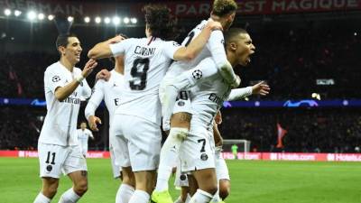Los jugadores del PSG celebrando el gol de Neymar contra el Liverpool. Foto AFP
