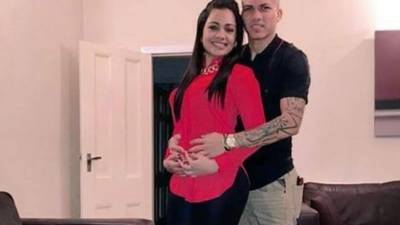 Vanessa Oliva en una foto con su esposo Arnold Peralta en vida.