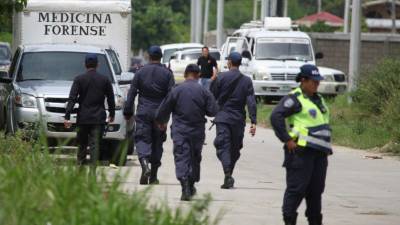 Autoridades policiales realizaron retenes en el sector para tratar de dar con los homicidas.
