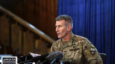 El general John W. Nicholson, comandante de las tropas estadounidenses en Afganistán, habla durante una rueda de prensa en Kabul, Afganistán, 14 de abril de 2017. Nicholson aseguró hoy que la bomba GBU-43, apodada 'la madre de todas las bombas' y usada en un bombardeo en la provincia oriental de Nangarhar contra una instalación del Estado Islámico (EI), era el arma correcta. EFE