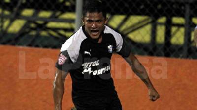 Jorge Cardona marcó el segundo gol del Honduras Progreso ante el Vida. Foto Neptalí Romero