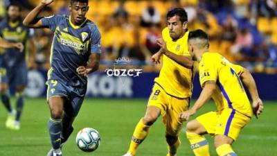 Antony Lozano fue titular con el Cádiz, pero en la segunda parte fue expulsado.