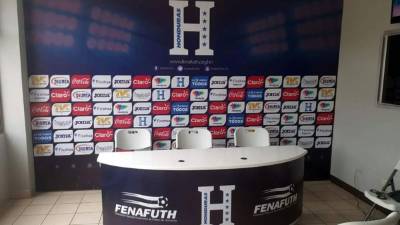 La Selección de Honduras se mantuvo sin técnico titular, solo con los interinatos de los nacionales Carlos Tábora y Jorge Jiménez.