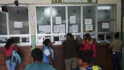 Atención. En la farmacia han atendido a unos 100 pacientes al día.