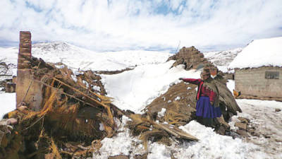 Las nevadas han destruido varias casas en Puno, Perú.