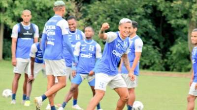 Los jugadores de la Selección de Honduras se divierten en el último entrenamiento en la cancha de Appleby College.