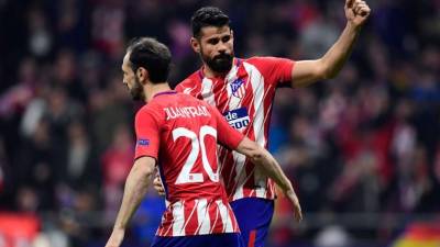 Diego Costa celebra su gol con Juanfran. Foto AFP