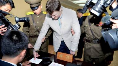 La condena contra Otto Warmbier, un estudiante de 21 años de la Universidad de Virginia, fue pronunciada por el Tribunal Supremo norcoreano, indicó la agencia estatal KCNA. AFP