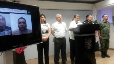 El procurador de la Justicia, Ismael Quintanilla, presentó fotos de los presuntos plagarios del futbolista mexicano Alan Pulido.