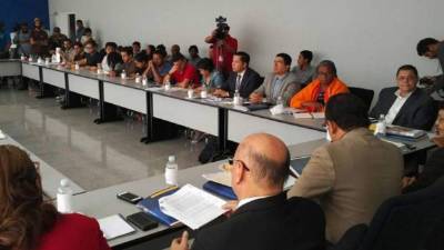 Mesa mediadora Unah. Foto de archivo.