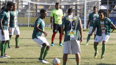 El cuadro escualo en los entrenamientos de este lunes en su estadio. Foto Delmer Martínez.