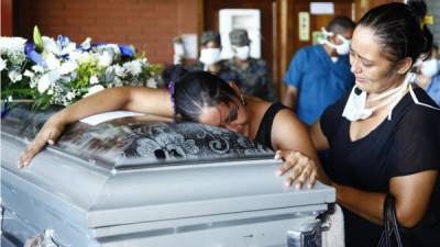 Los cuerpos de los cinco hondureños que fueron posteriormente identificados tras el descarrilamiento del tren de carga en Huimanguillo, Tabasco, México, arribaron hoy a la base aerea de San Pedro Sula, Honduras.