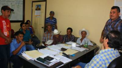 Los pobladores de Brisas del Norte piden la reparación de la carretera.