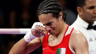 Imane Khelif, boxeadora argelina que estuvo en boca de todos durante los Juegos Olímpicos de París 2024 por el tema de su intersexualidad, ha sorprendido con un nuevo cambio de look.