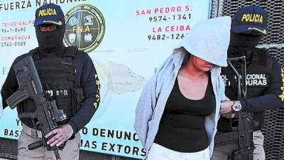 Muchas mujeres están involucradas en las pandillas.