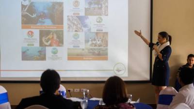 Ana Muñoz, gerente de mercadeo del IHT, explica la nueva herramienta digital en un evento celebrado ayer en San Pedro Sula. Foto: Wendell Escoto