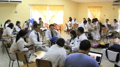 Los médicos en el hospital Mario Catarino Rivas de San Pedro Sula en Asambleas Informativas.