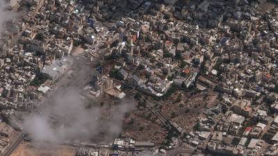 Una fotografía proporcionada por Maxar Technologies muestra una vista satelital del hospital Al Ahli después de la explosión que ocurrió un día antes, en Gaza, el 18 de octubre de 2023.