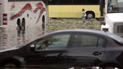 Las fuertes lluvias causadas por la Tormenta Tropical Carlos han provocado inundaciones en Acapulco, Guerrero.