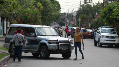 El cuerpo del abogado José Nicolás Bernárdez quedó dentro de su vehículo en una calle del barrio Cabañas de San Pedro Sula.