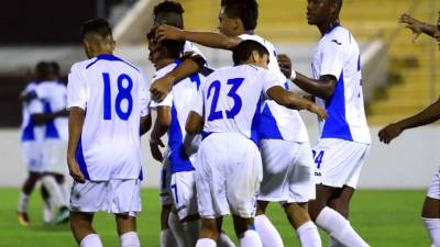 Los jugadores de la Sub-20 de Honduras celebrando contra Costa Rica. Foto Ronald Aceituno