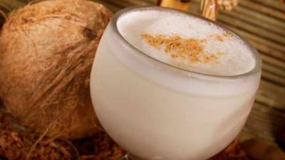 Para servir la horchata agréguele un poco de canela en polvo.