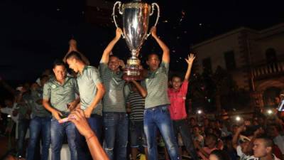 La plantilla del Juticalpa festejó por todo lo alto la Copa Presidente.