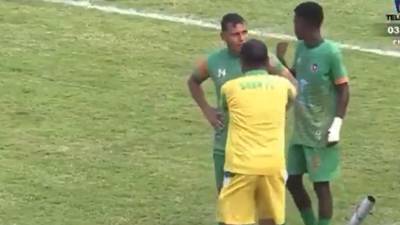 Momento donde “Chato” Padilla agrede al futbolista Yossimar Orellana..