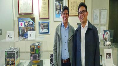 <b>Los jóvenes realizarán las pruebas al primer satélite hondureño, que será enviado al espacio.</b>