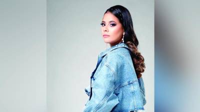 Diana Sorto posa durante una entrevista con La Prensa.