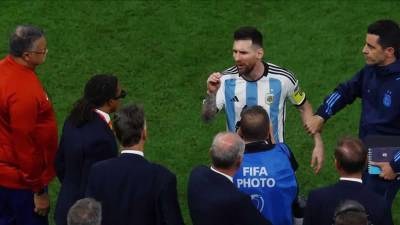 Lionel Messi se encaró con Louis van Gaal al final del partido Países Bajos-Argentina.