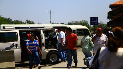 Las autoridades piden a transportistas colaborar cuando se les requiere.