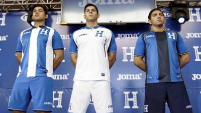 Fenafuth y Diunsa presentaron la nueva camiseta de la Selección de Honduras para la eliminatoria de la Concacaf rumbo al Mundial de Rusia 2018.
