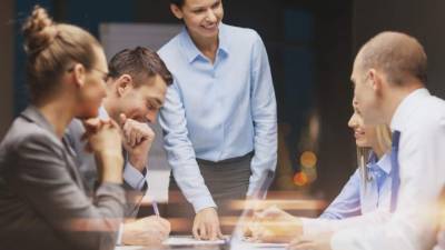 Al momento de la entrevista, reconozca sus defectos y debilidades, pero enfóquese en sus áreas de oportunidades