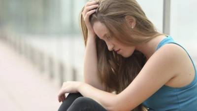 Muchos adolescentes sufren depresión pero tratan de ocultarlo.