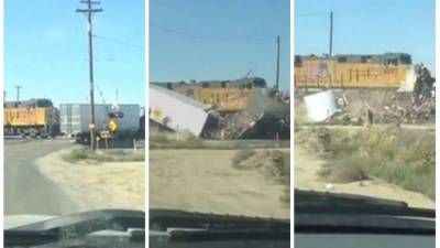 Al parecer el camión se quedó en las vías del tren y su chófer no pudo moverlo a tiempo.