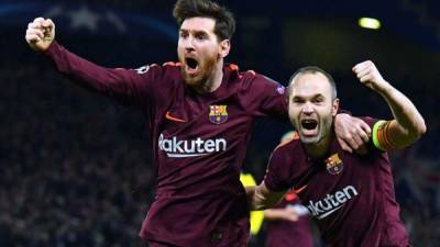 Messi e Iniesta celebrando el gol que dio el empate al Barcelona ante Chelsea en la Champions League. Foto AFP