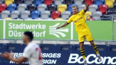 Erling Haaland le dio la victoria al Borussia Dortmund con un gol en el minuto 94. Foto AFP