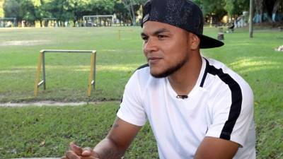 Mario Martínez en entrevista para Grupo OPSA hablando sobre la semifinal contra el Olimpia. Foto Gilberto Sierra