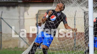 Denil Maldonado se lamenta tras fallar una ocasión de gol contra Real de Minas. Foto Ronald Aceituno