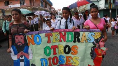 Los jóvenes durante su recorrido.