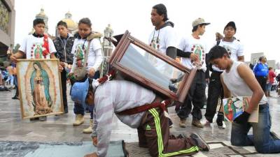 Los devotos llegan hasta la basílica para cumplir con sus promesas.
