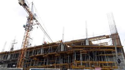 Actualmente se encuentra en construcción el hotel Hyatt Place, el cual se erige en el sector suroeste, en la avenida Circunvalación. La obra está muy avanzada, por lo que se espera que en agosto de 2017 ya esté lista para abrir sus puertas al público. Foto: Yoseph Amaya.