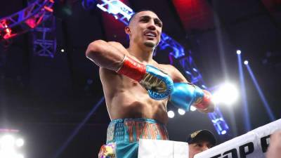 Teófimo López ganó la pelea de peso superligero contra el español Sandor Martín.