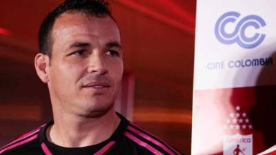 El futbolista, de 37 años y portero del Deport FC de la segunda división colombiana, recibió un balazo durante el atraco y ha sido operado en dos ocasiones .