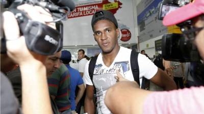 Brayan Beckeles a su llegada a San Pedro Sula. Foto Delmer Martínez