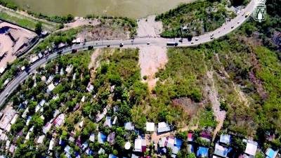 Vista aérea del cerro Lempira, que fue declarado de riesgo y “non aedificandi” por la municipalidad. Los trabajos de limpieza en el sitio son diarios.