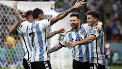 Lionel Messi y Julián Álvarez, los goleadores de Argentina para el triunfo sobre Australia en octavos de final del Mundial de Qatar 2022.