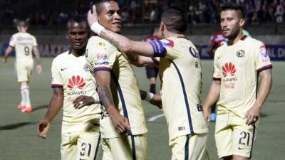 Jugadores del América celebrando un gol contra el Walter Ferretti de Nicaragua.