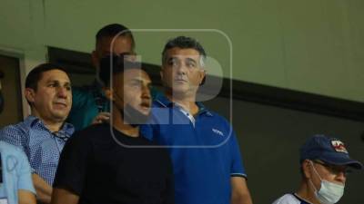 El entrenador de la Selección Mayor de Honduras, Diego Vásquez, observa a las futuras figuras de Honduras.